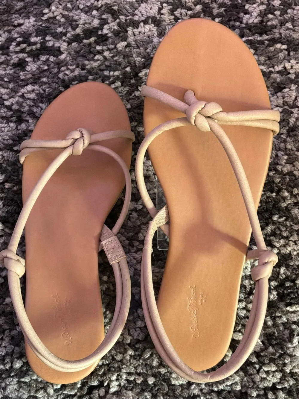 🌙✨ Universal Thread Strappy Flat Sandals Women’s Size 8.5 Nude Great Condition